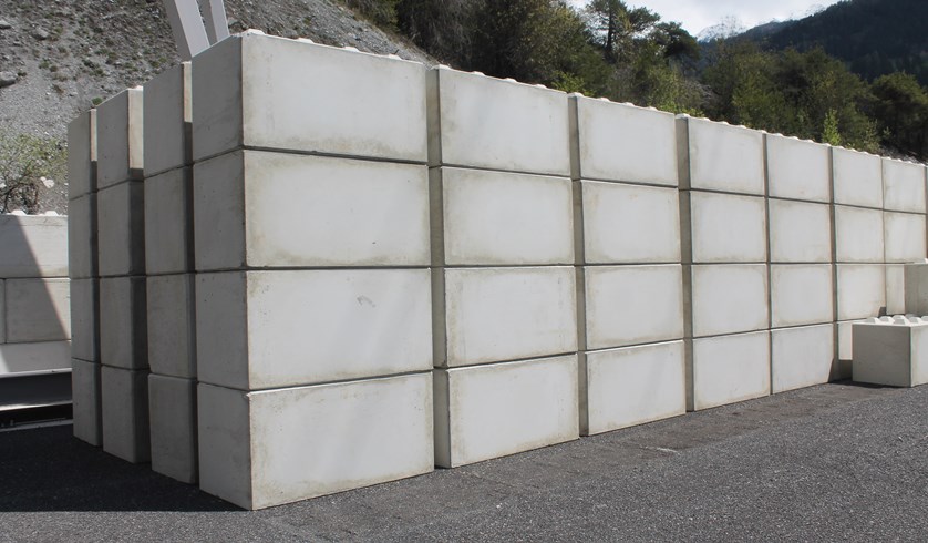 Reiter Betonblock Foto1